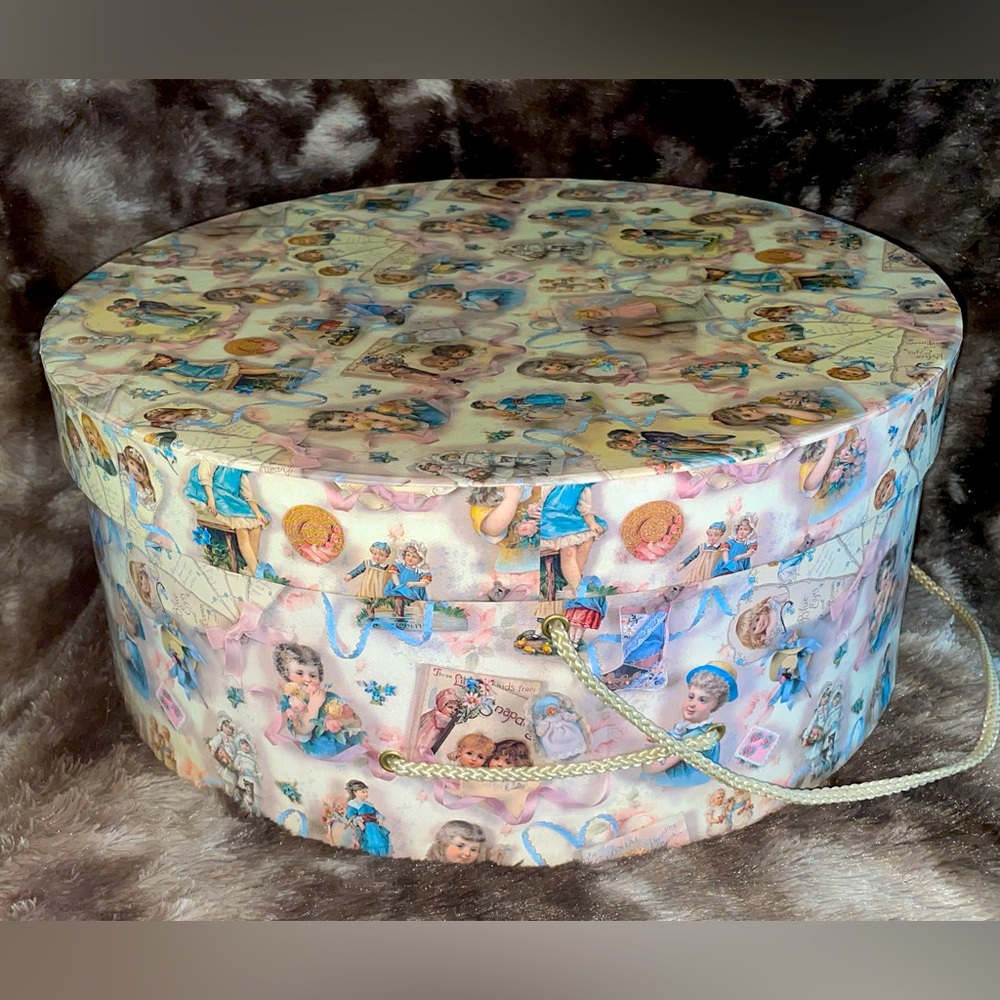 Vintage Hat Box Colonial Children Themed Wallpaper 14” x 6”